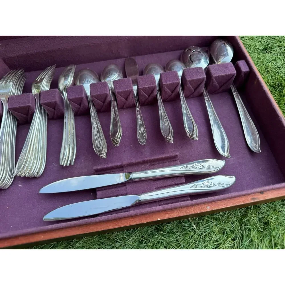 1847 Rogers Bros Springtime Silverplate Flatware Set 52 Pc with Box